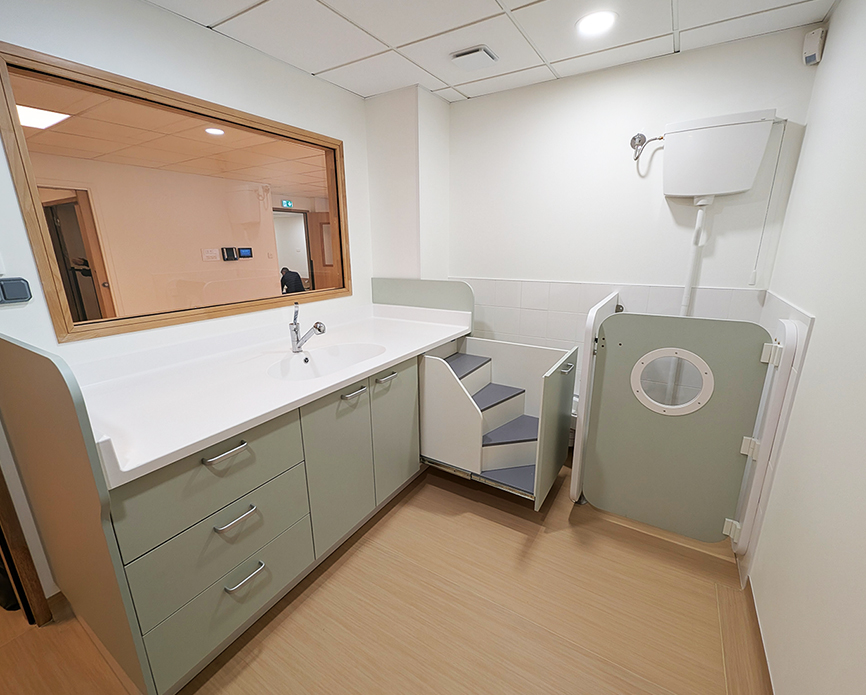 Aménagement d’une salle de change ergonomique pour établissement petite enfance