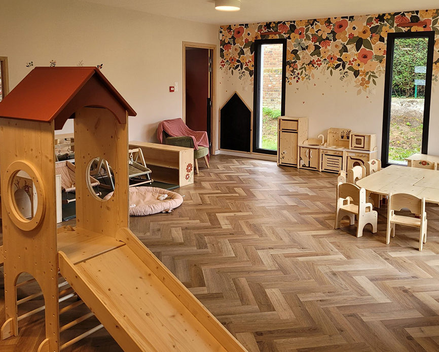 Design d’intérieur pour crèches – aménagement sur mesure des espaces d’activités et jeux